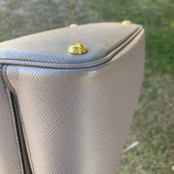 Authentic Prada saffiano leather panier bucket bag - Picture 10 of 17